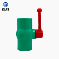Vanne à boisseau sphérique en PVC en gros d'usine avec poignée PP rouge, vanne manuelle pour l'irrigation et l'alimentation en eau