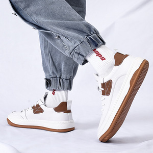 Zapatillas de deporte blancas de piel de vaca personalizadas para hombre, zapatos transpirables de una pieza a la moda con forro de malla de invierno con diseño de payaso de cabeza torcida - Product Image 2