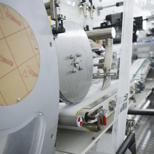 FuJian QuanZhou XingYuan marca nueva <span class=keywords><strong>de</strong></span> <span class=keywords><strong>segunda</strong></span> <span class=keywords><strong>mano</strong></span> Buena calidad pequeña escala usada máquina <span class=keywords><strong>de</strong></span> pañales para bebés precio bajo costo - Product Image 4