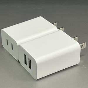 อะแดปเตอร์ชาร์จเร็ว SAA Certification AU Plug ช่องเสียบ USB-A และ USB-C คู่ กำลังไฟ 10W/15W พร้อมการรับประกัน 2 ปี วัสดุทนไฟสำหรับคอมพิวเตอร์ - Product Image 1