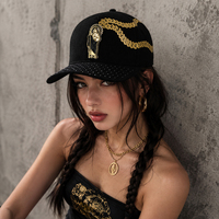 Casquette de baseball d'extérieur de qualité supérieure avec logo brodé en strass, visière incurvée, patch latéral brodé en relief et lien en tissu satiné pour sports de plein air