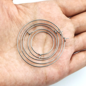 Pendientes de aro de acero inoxidable con forma de círculo, unisex, para uso diario H1019 - Product Image 4