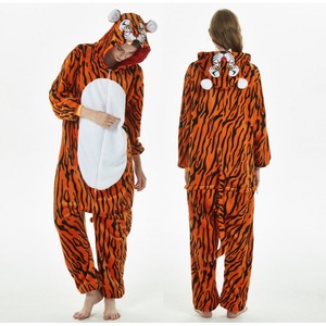 Nuevos <span class=keywords><strong>Pijamas</strong></span> <span class=keywords><strong>de</strong></span> Franela Gruesa <span class=keywords><strong>de</strong></span> Invierno Tianma con Diseño <span class=keywords><strong>de</strong></span> Dibujos Animados, <span class=keywords><strong>Pijamas</strong></span> <span class=keywords><strong>de</strong></span> una Pieza para Parejas, Ropa <span class=keywords><strong>de</strong></span> Dormir para Hombre y Mujer, Venta al por Mayor - Product Image 6