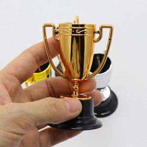 Mini Trofeo de Plástico Dorado con Base Redonda Negra, Precio Económico, Plateado, Bronce, Logotipo Personalizado - Product Image 3