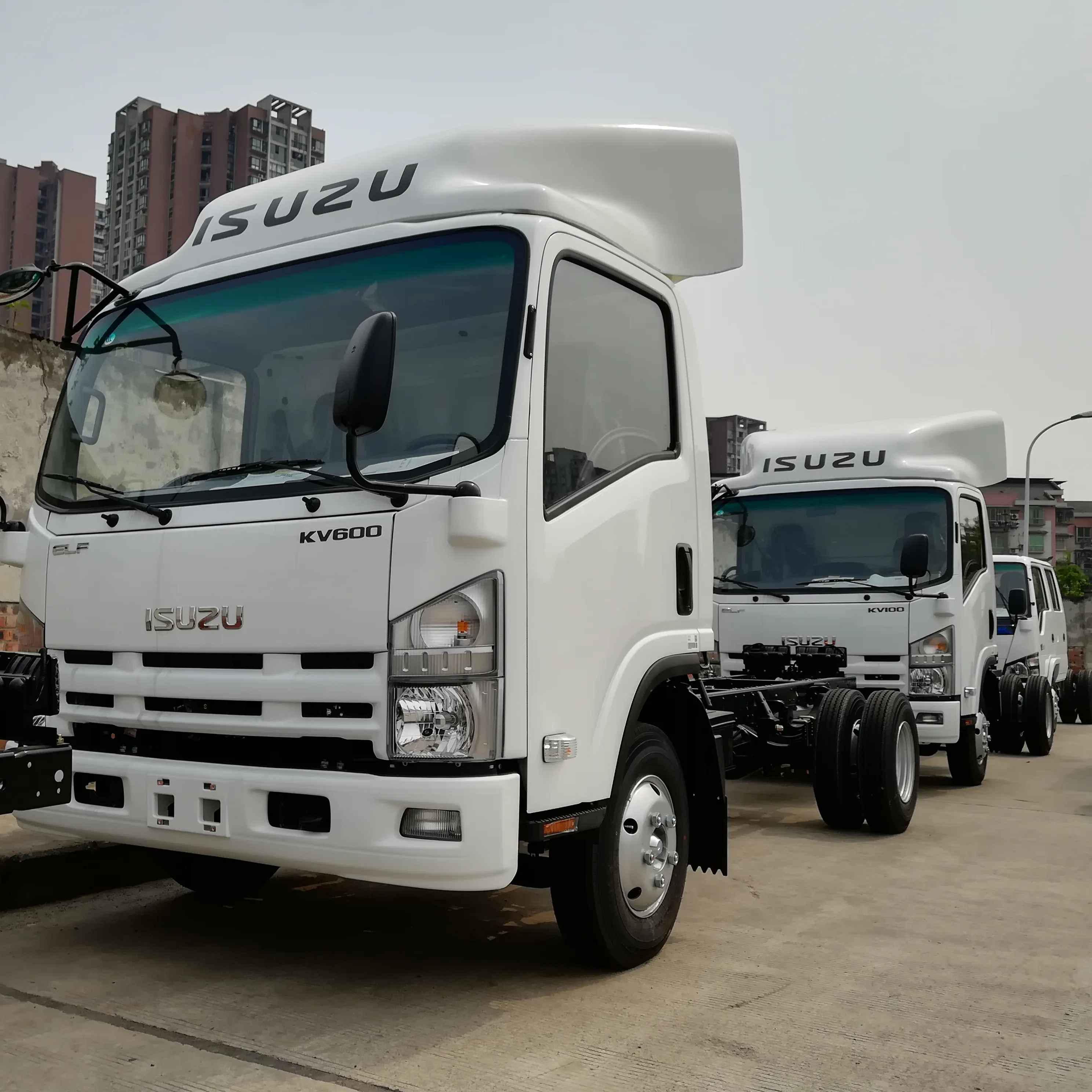 Продажа грузовиков Euro 5 wide cab elf 4 тонны isuzu