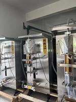 Machine automatique d'emballage de liquide de sac d'eau en plastique de lait Machine de remplissage et de scellage d'eau de sachet d'huile de jus