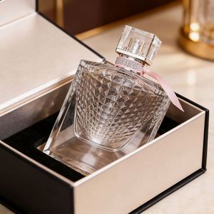 Prix usine – Flacons de parfum transparents de 75 ml à fond épais, portables, avec pulvérisateur à pression et bouchon motif écaille de poisson – Faible quantité minimale de commande - Product Image 1