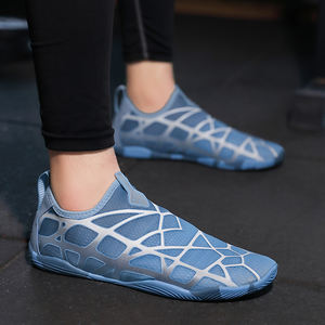 Chaussures aquatiques élastiques à séchage rapide personnalisées unisexe taille 36-45 chaussures de pataugeoire hommes en amont plage pieds nus pantoufle - Product Image 5