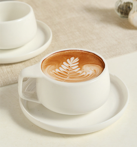 ชุดแก้วกาแฟเซรามิกสีขาวล้วนพร้อมจานรอง ด้ามจับกว้าง ปรับแต่งได้สำหรับร้านกาแฟ โรงแรม และร้านอาหาร - Product Image 3