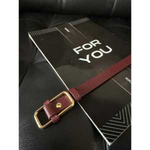 Cinturón para mujer Fiori con hebilla rectangular, estilo casual, acabado plateado, aspecto de cuero rojo - Product Image 3