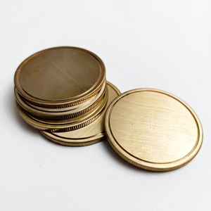 Moneda Conmemorativa de Latón Premium con Diseño Personalizable, Disponible en Diámetro de 30 mm y 40 mm con Grosor de 3 mm - Product Image 1