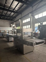 Machine d'enrobage automatique de chocolat de 600mm Ligne de fabrication de chocolat Machine d'enrobage de chocolat de dates