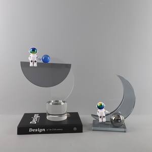 قطع ديكور غرفة المعيشة للمنزل رائد الفضاء سطح المكتب راتنج الجسم المزخرف - Product Image 1