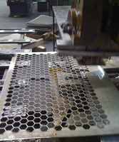 Grille de haut-parleur perforée hexagonale en maille métallique perforée