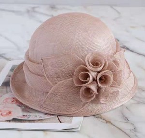 Nouveaux Chapeaux d'église élégants en fil de soie pour femmes, à large bord en sinamay, style distinctif, pour le sport, les affaires, la pêche, les fêtes, vente en gros - Product Image 3