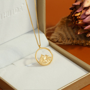 Collana con Ciondolo Promessa Montagna e Mare in Acciaio Inossidabile Placcato Oro 18K, Gioiello di Tendenza Creativo alla Moda - Product Image 3