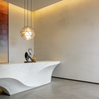 Comptoir de réception moderne personnalisé en acrylique marbré, design cannelé, écologique, résistant à l'eau, haute dureté pour hôtel et bureau