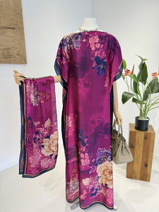 Robe longue en satin Aunty Vibe à imprimé tribal avec écharpe, ensemble 2 <span class=keywords><strong>pièces</strong></span>, fourni par le vendeur - Product Image 1