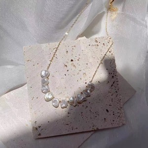 Collier en perles de style baroque Keshi, perle naturelle à forte luminosité, chaîne de clavicule, argent brisé avec gris grand-mère - Product Image 1