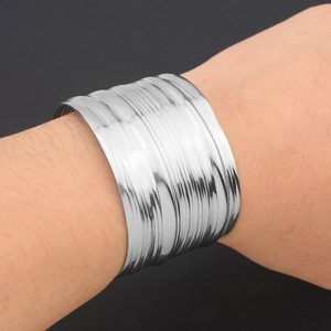 Pulsera Irregular Ajustable de Acero de Titanio Plateado, Diseño de Nicho Popular, Pulseras Sencillas para Mujer, Joyería de Moda - Product Image 1