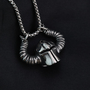 Collier pendentif casque viking en acier inoxydable pour homme, breloque asymétrique au design géométrique, cadeau bijou, accessoire de mode - Product Image 4