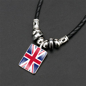 Collier en alliage avec perles drapeaux nationaux en gros – Espagne, Allemagne, Canada – Pendentif carré en verre – Bijou cadeau - Product Image 3