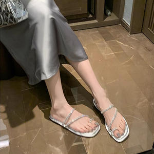 Sandales plates pour femmes en cuir de vache avec strass, été 2025, boucle d'orteil, style féerique délicat, pantoufles d'extérieur - Product Image 3