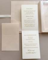 Invitaciones de Boda en Caja de Terciopelo Beige, Monograma Personalizado en Lámina Dorada, Caja Plegable con Tarjeta RSVP, Invitaciones de Boda Acrílicas Europeas de Lujo
