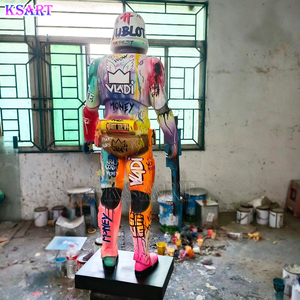 Sculpture de Stormtrooper de <span class=keywords><strong>Star</strong></span> <span class=keywords><strong>Wars</strong></span> grandeur nature en fibre de <span class=keywords><strong>verre</strong></span>, figurine graffiti pour la décoration de cinéma, centre commercial, magasin - Product Image 2