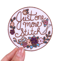 Patch brodé en chenille personnalisé avec motifs de fleurs en dentelle et cœurs, en tissu toile, thermocollant, finition gaufrée, option logo personnalisé