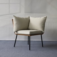Ensemble de canapé d'angle gris anthracite avec table basse ovale en verre, mobilier de patio en osier avec pieds noirs pour jardin