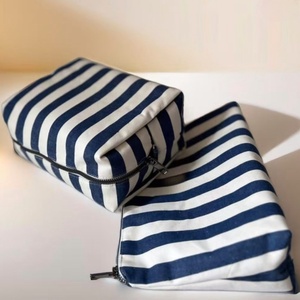 Trousse de maquillage en coton à rayures pour femmes bon marché avec fermeture à glissière et logo personnalisé - Product Image 2