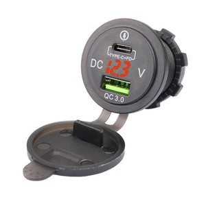 Cargador de coche con doble USB Qc3.0 tipo C con pantalla digital y control de voltaje, carga rápida de metal de 12-24 V para uso en vehículos - Product Image 2