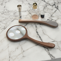 Miroirs cosmétiques de maquillage en bois naturel MDF sculpté avec logo personnalisé Petit miroir à main en bois compact et portable Vente en gros moderne