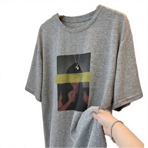 เสื้อยืดผู้หญิง UZ424 รุ่นซัมเมอร์ 2025 ผ้าฝ้ายระบายอากาศ แขนสั้น พิมพ์ลายภาพคน ทรงหลวม โอเวอร์ไซส์ ผ้าฝ้ายถัก 100% - Product Image 1