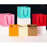 Sac cadeau en papier couché personnalisé, forme carrée classique, pour bouquet de fleurs, avec impression offset, sac fourre-tout pour gâteau, logo personnalisé, ruban