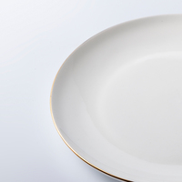 Assiettes plates en porcelaine fine blanche peintes à la main, 7,25 et 8,25 pouces, avec logo, prix de gros, pour hôtels et mariages, finition dorée