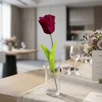 Bunga Tulip Sutra Buatan Tangan Modern Ramah Lingkungan dengan Tangkai Dekoratif untuk Dekorasi Rumah, Pernikahan, Fotografi, dan Hotel