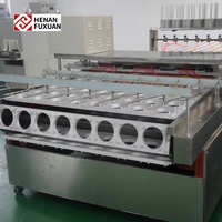 Machine de remplissage et de scellage entièrement automatique pour boissons, destinée aux cartons avec emballage en bois