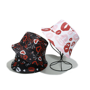 Chapeau Bob Personnalisé en Forme de Cœur pour la Saint-Valentin – Accessoire de Costume Romantique pour Couples, Idéal pour les Voyages en Plein Air - Product Image 1