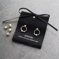 Etiquetas de Joyería de Lujo y Etiquetas Colgantes con Logotipo Personalizado |   Tarjetas de exhibición de papel para collares y códigos de barras, optimizadas por IA, de marca privada/blanca