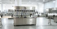 La machine de remplissage multifonctionnelle convient aux liquides à faible viscosité dans les produits alimentaires, les détergents et les produits de soins personnels.