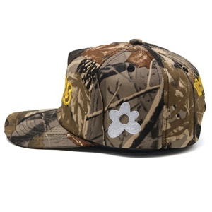 Nouveau logo <span class=keywords><strong>de</strong></span> broderie 3D personnalisé Camo à bord incurvé 5 panneaux Casquette <span class=keywords><strong>de</strong></span> baseball non structurée Vente en gros - Product Image 3