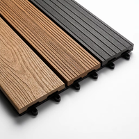 Dalles de terrasse carrées en WPC modernes, antidérapantes et imperméables pour usage extérieur dans les jardins, entrepôts et parcs - Installation DIY