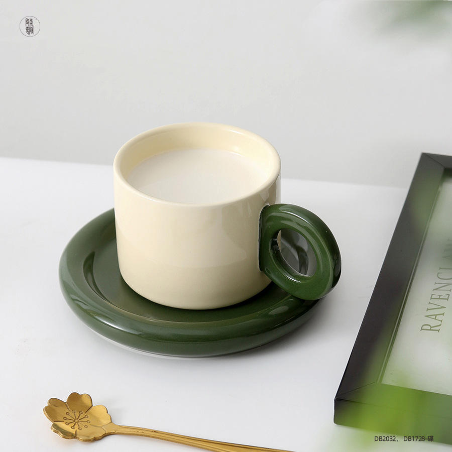 สีเขียวเข้ม