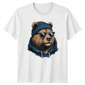 Camiseta informal para hombre con estampado de oso con gorro y cuello redondo, manga corta, corte regular, algodón jersey - Product Image 1
