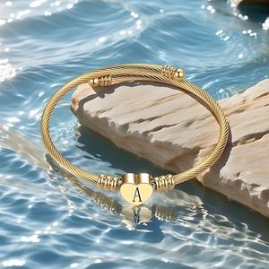 Braccialetto con Iniziale a Forma di Cuore Placcato Oro 18K Senza Costi di Personalizzazione, per Donne <span class=keywords><strong>e</strong></span> Ragazze, 26 Lettere Disponibili - Product Image 2