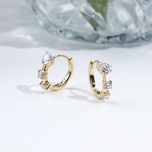 ต่างหูเพชรทองคำขาว 18K รุ่น MSE-951 จาก Messi Jewelry สำหรับผู้หญิง - Product Image 1