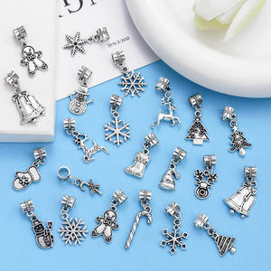 20 Styles Mixtes Argent Antique Noël Série Imitation Père Noël Flocon de Neige Bonhomme de Neige Pendentif DIY Bracelet Bijoux Accessoires - Product Image 4