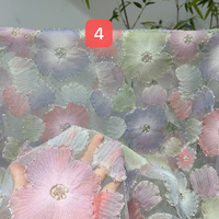 Tissu en dentelle de tulle brodé de fleurs colorées haut de gamme avec appliques et perles pour robe d'été pour enfant